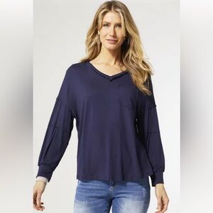 Coco + Carmen Women's Navy V Neck Long Sleeve Top With Pocket